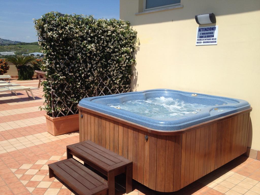 Hotel Bahia San Benedetto del Tronto Buitenkant foto